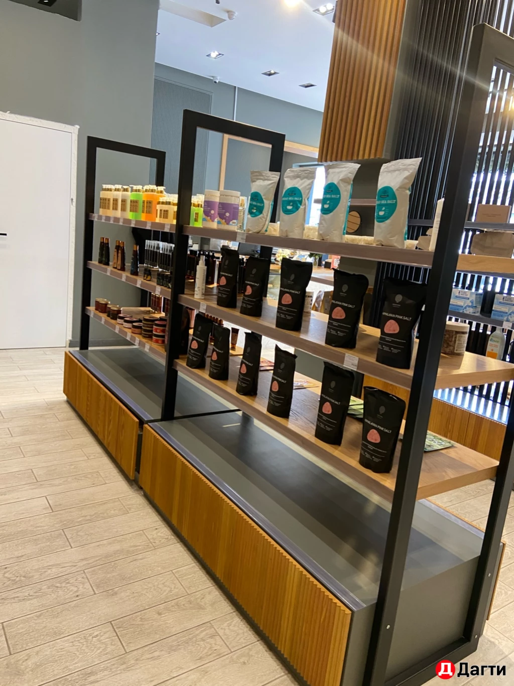 Островковый стеллаж и полки