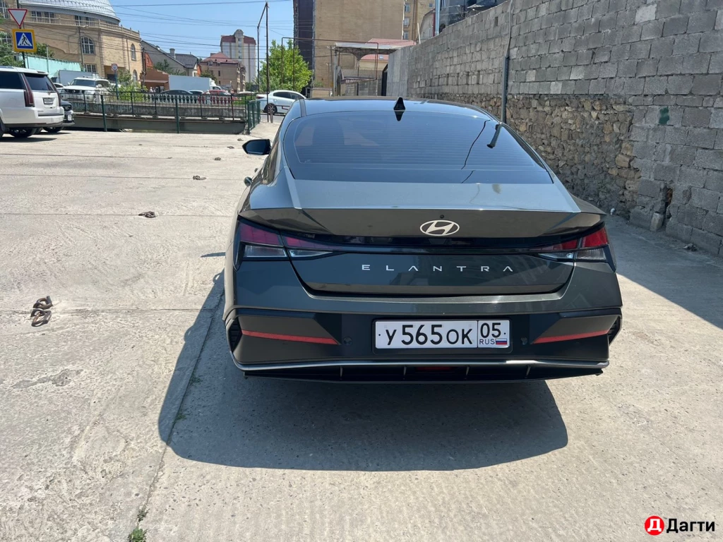 Hyundai Elantra, 2023 года