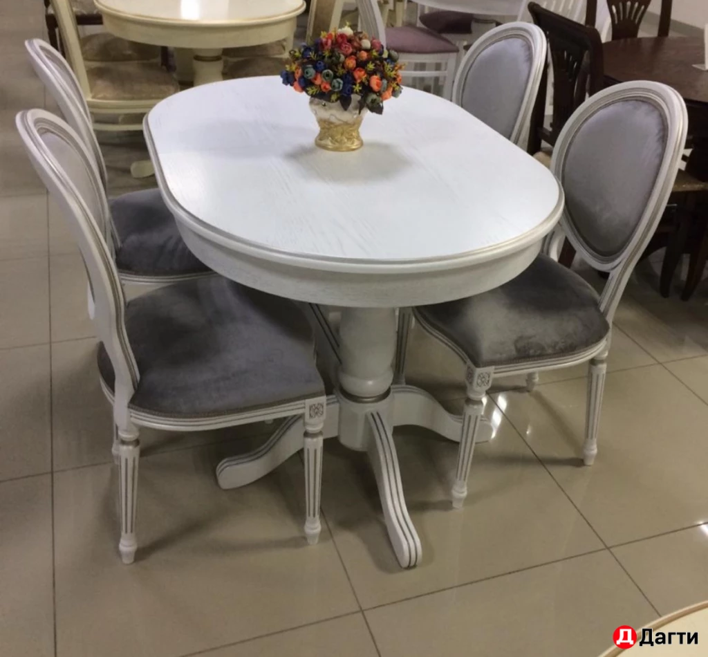 Стол обеденный