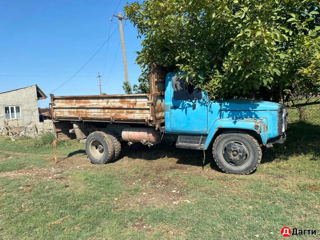 Грузовик самосвал