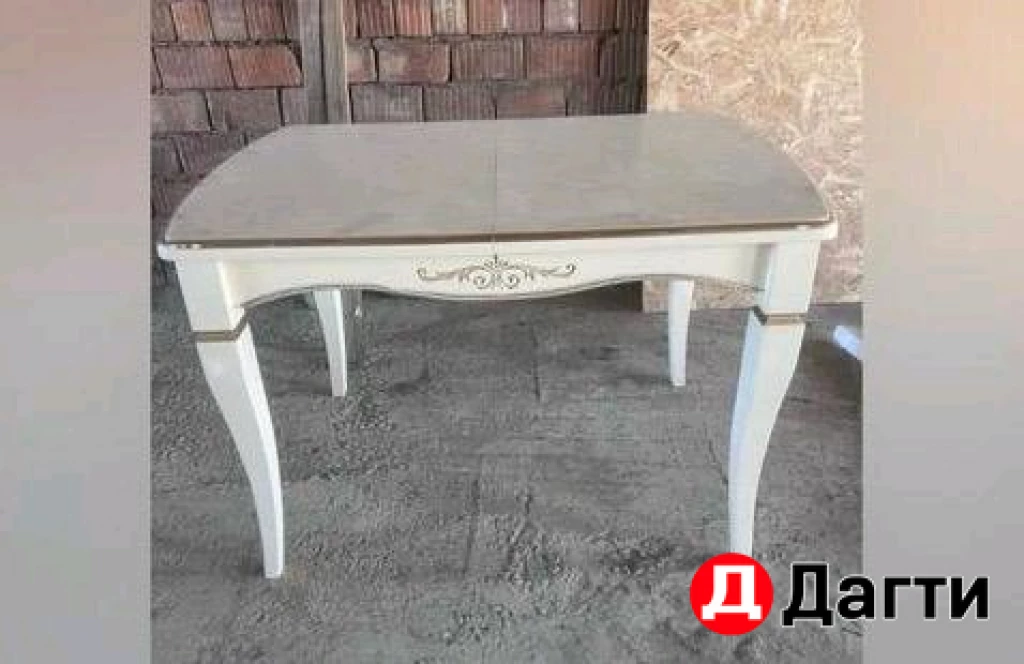 Стол и стулья