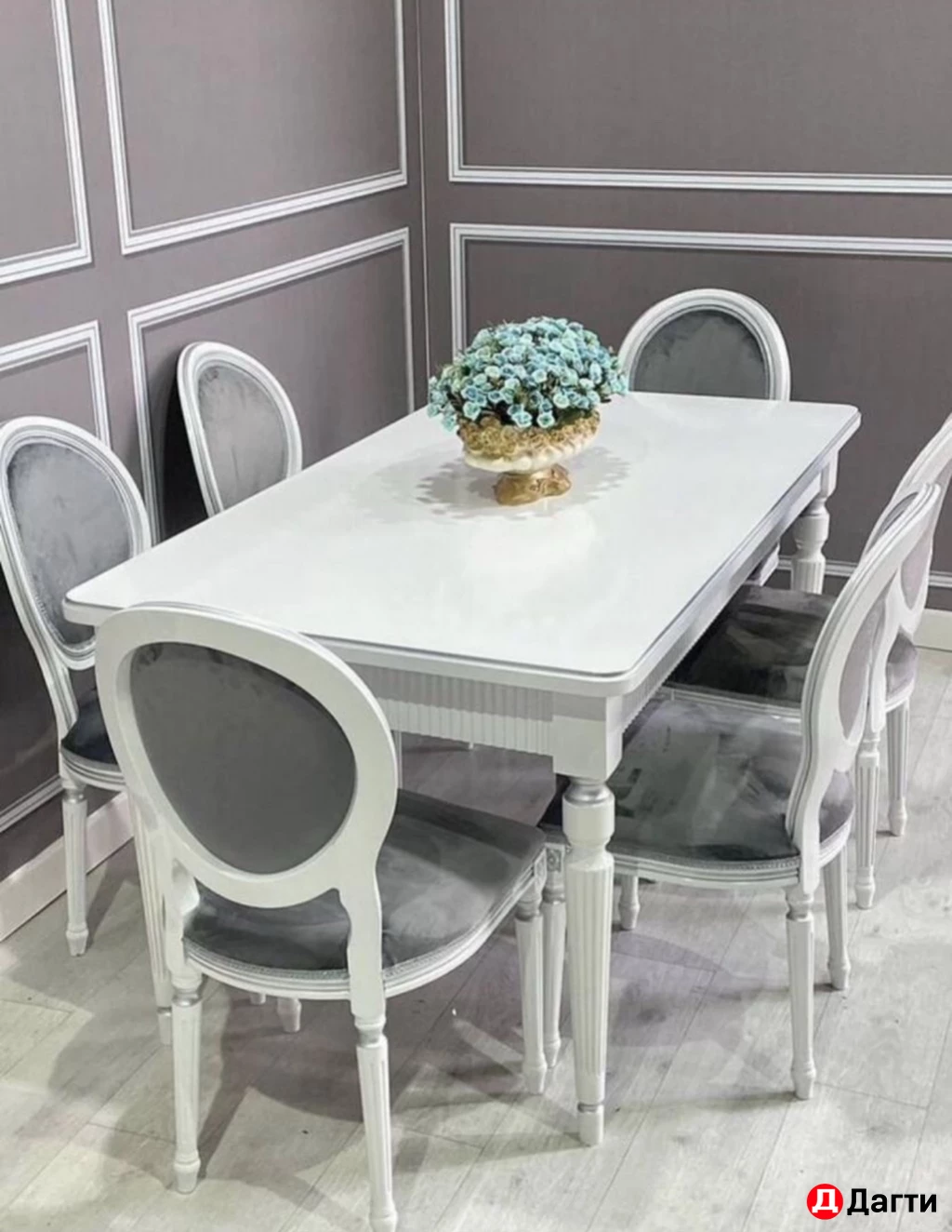 Столы и стулья