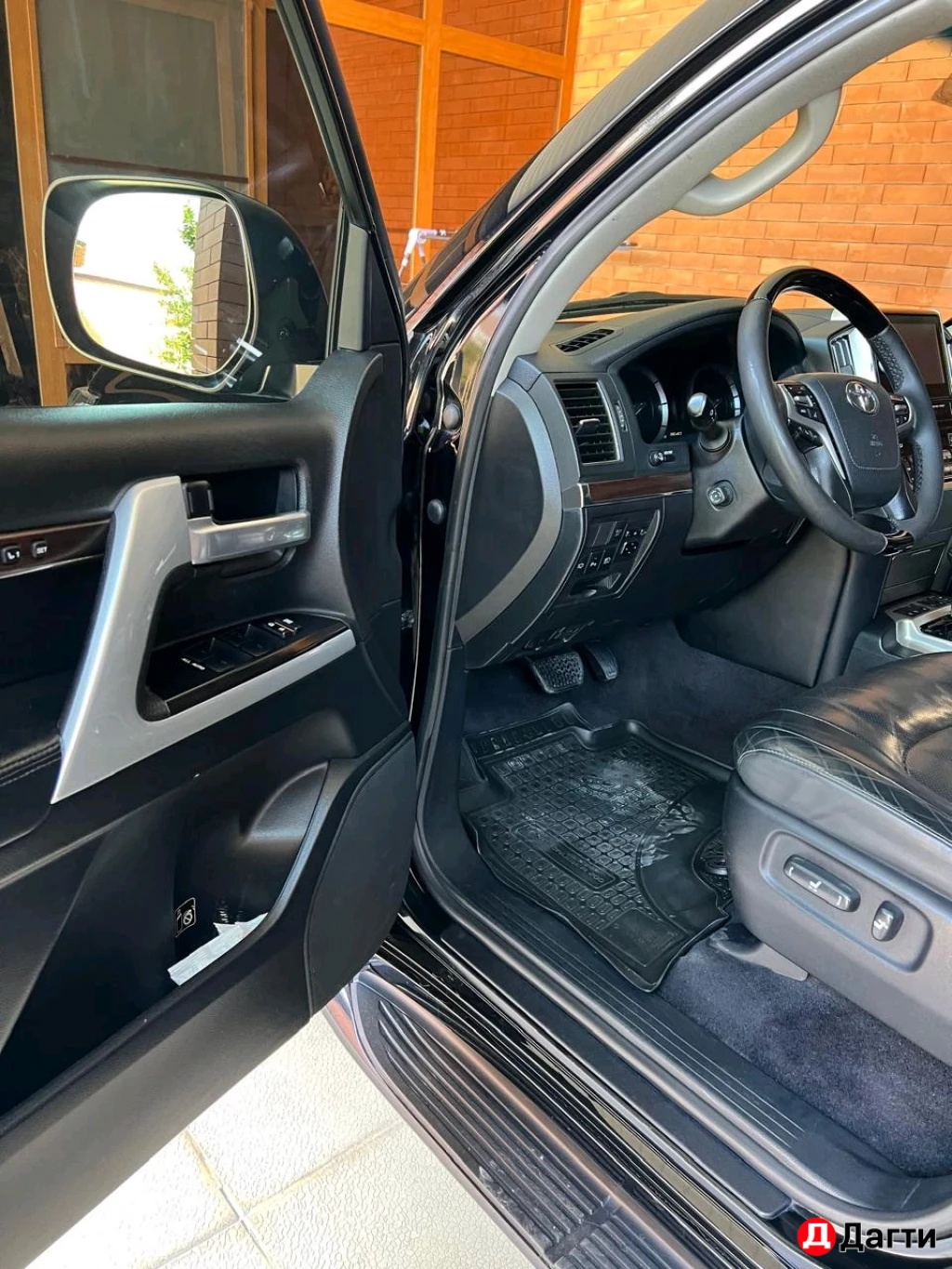 Toyota Land Cruiser, 2017 года