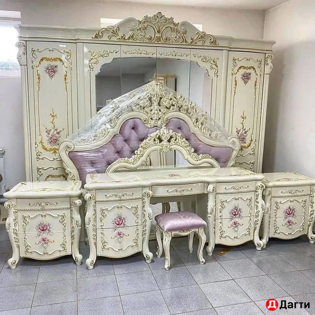 Спальный гарнитур