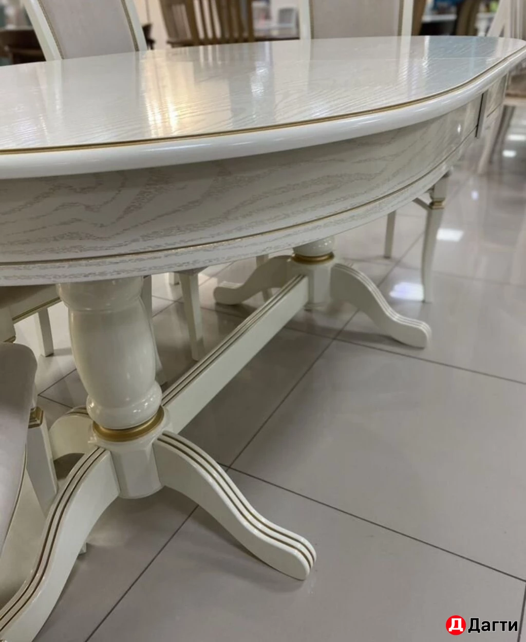 Стол обеденный