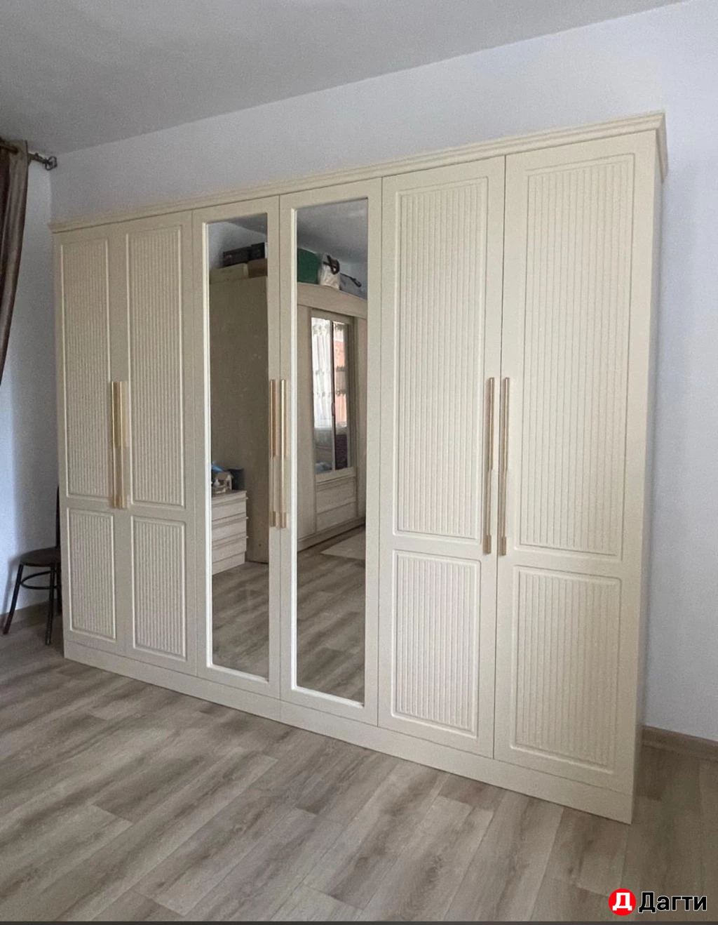 Распашные шкафы