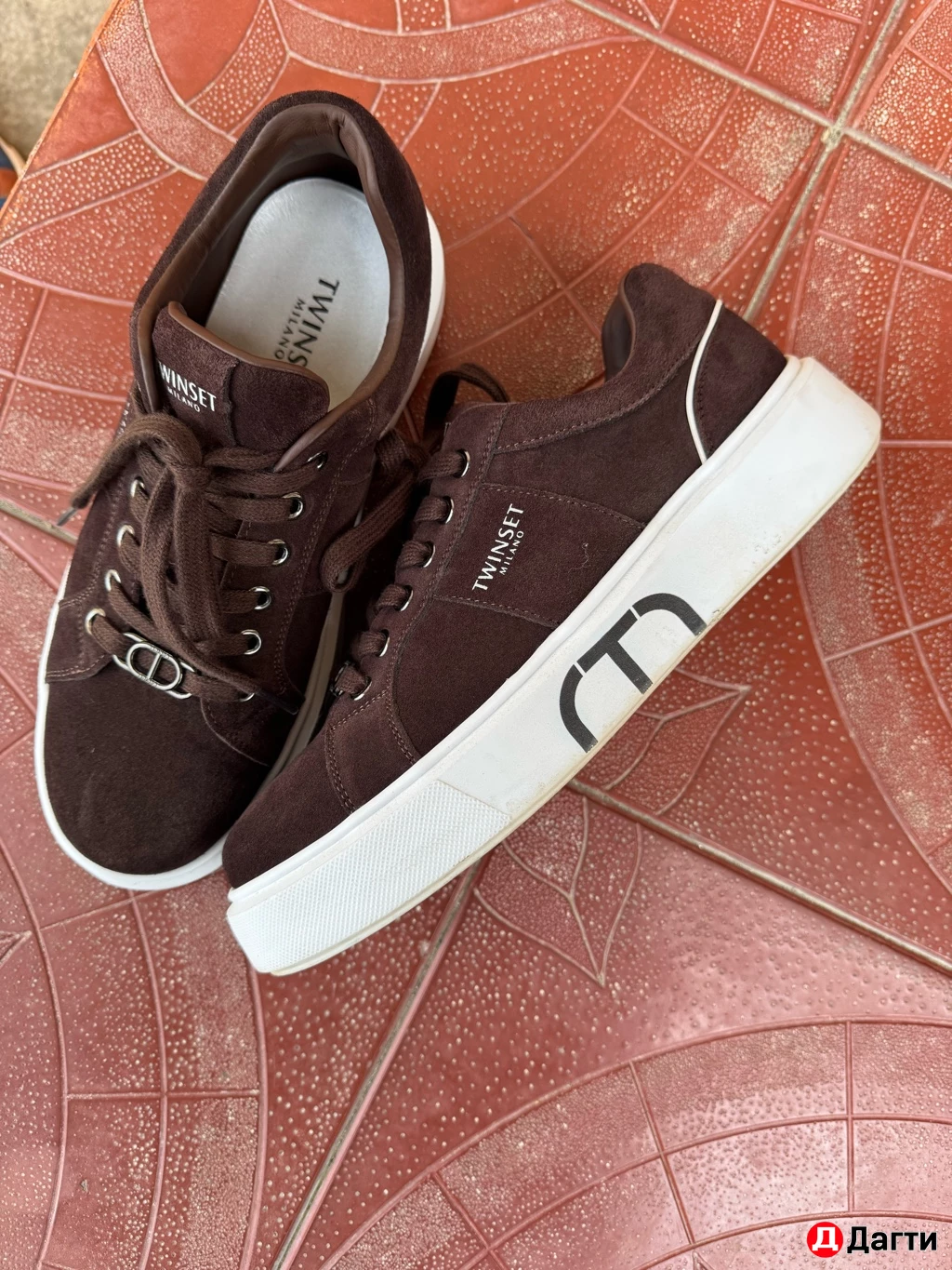 Кроссовки женские