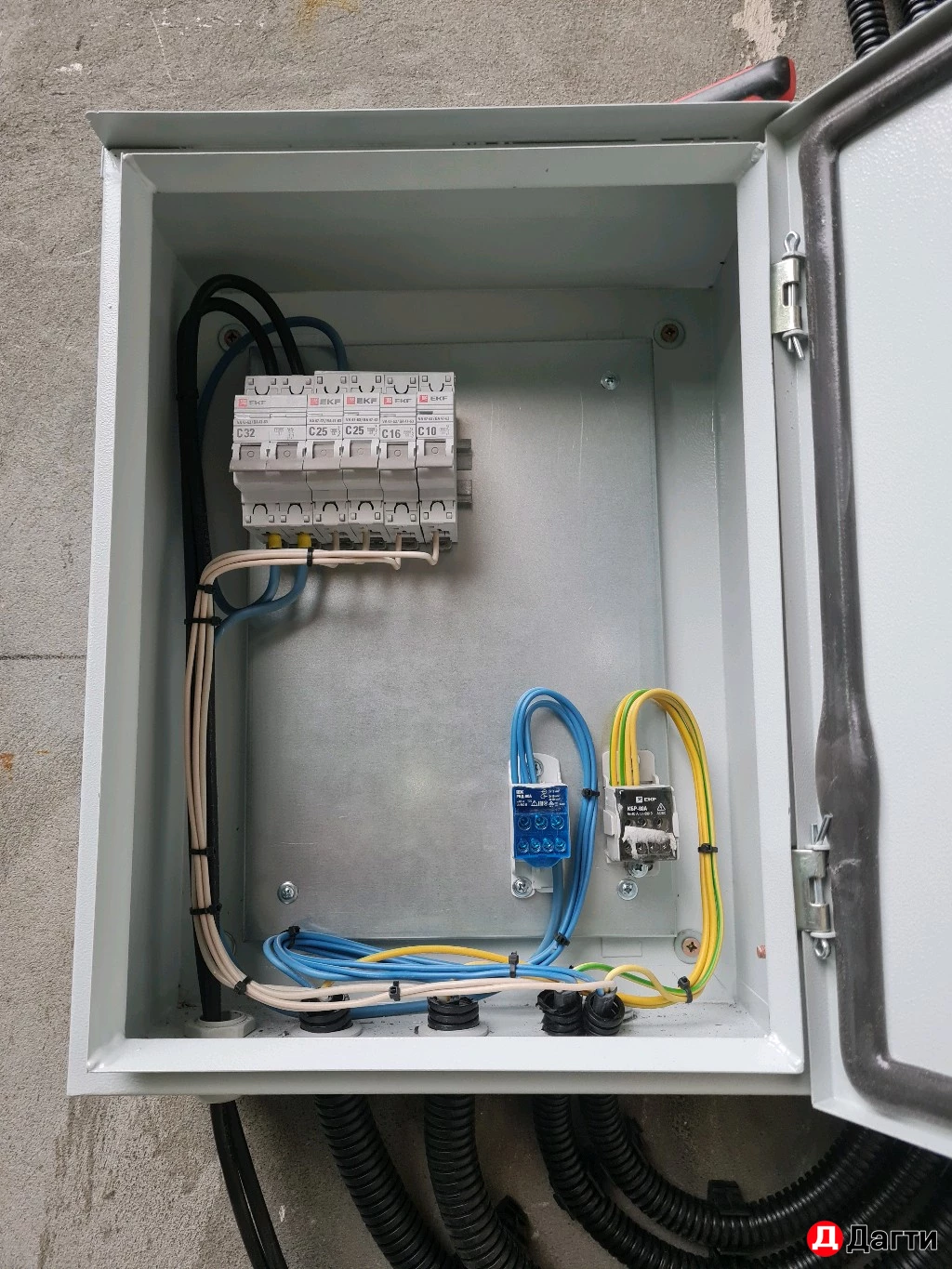 Электромонтажник