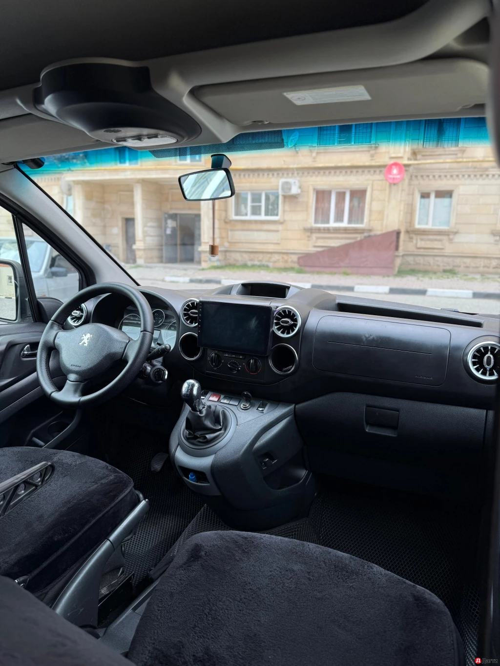 Peugeot Partner, 2011 года