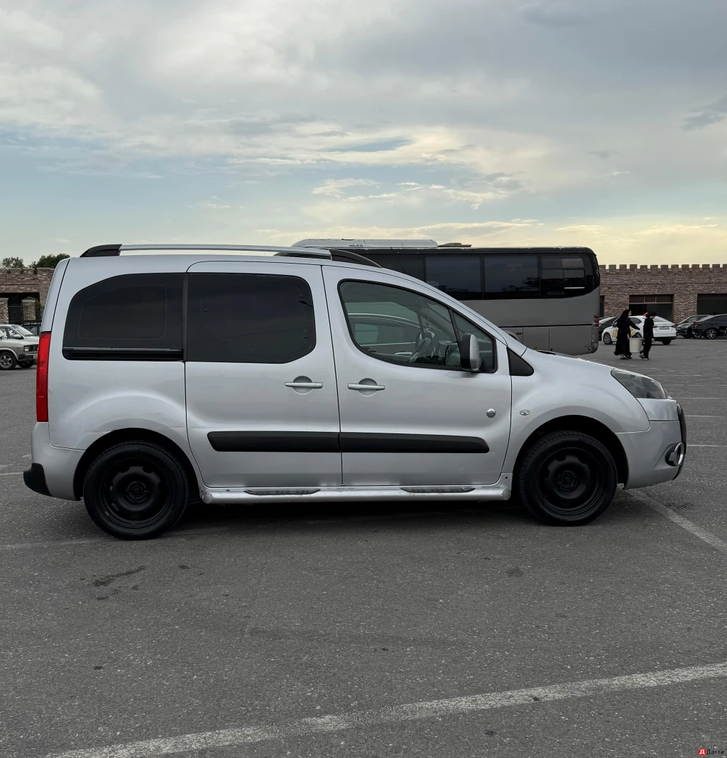 Peugeot Partner, 2011 года