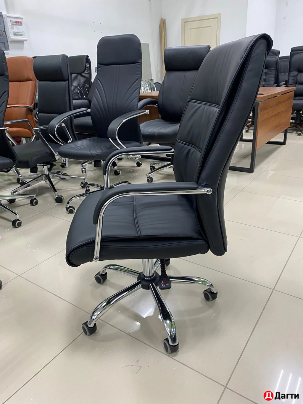 Кресло руководителя Everprof Bond TM Экокожа Черный