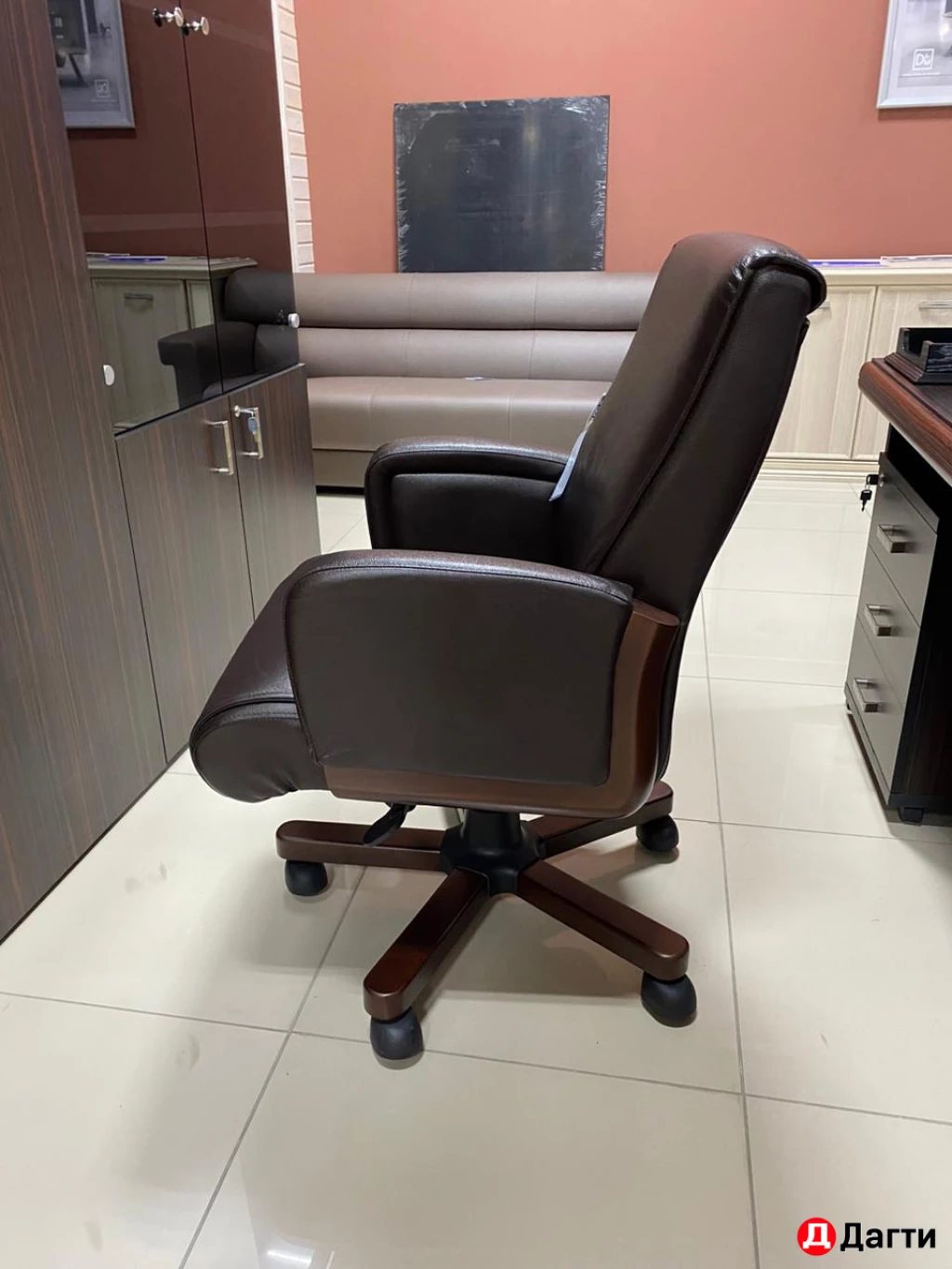 Кресло руководителя Модильяни М