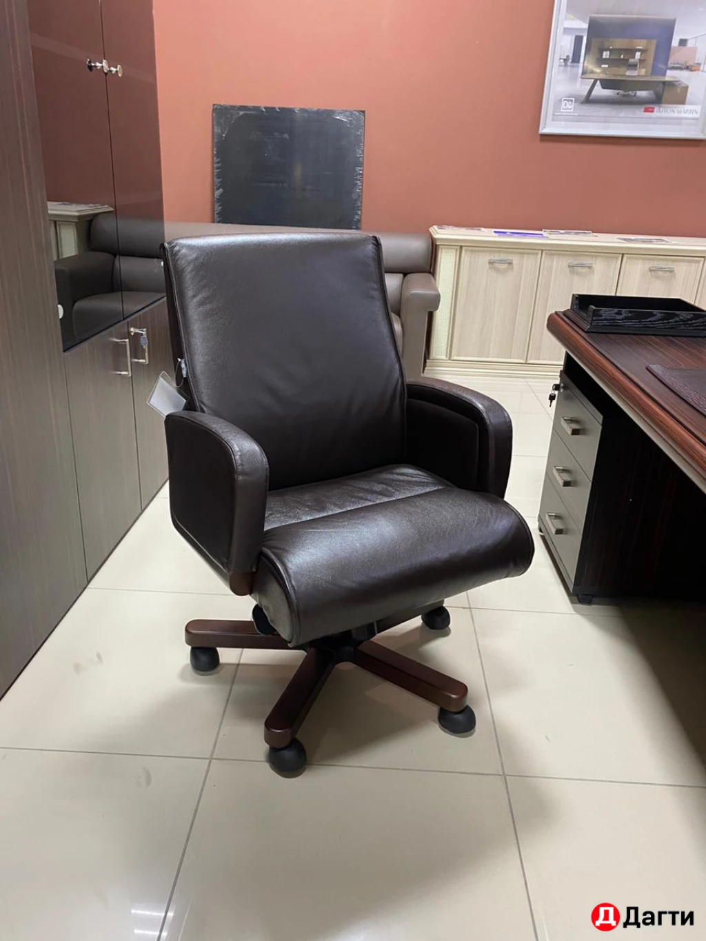 Кресло руководителя Модильяни М