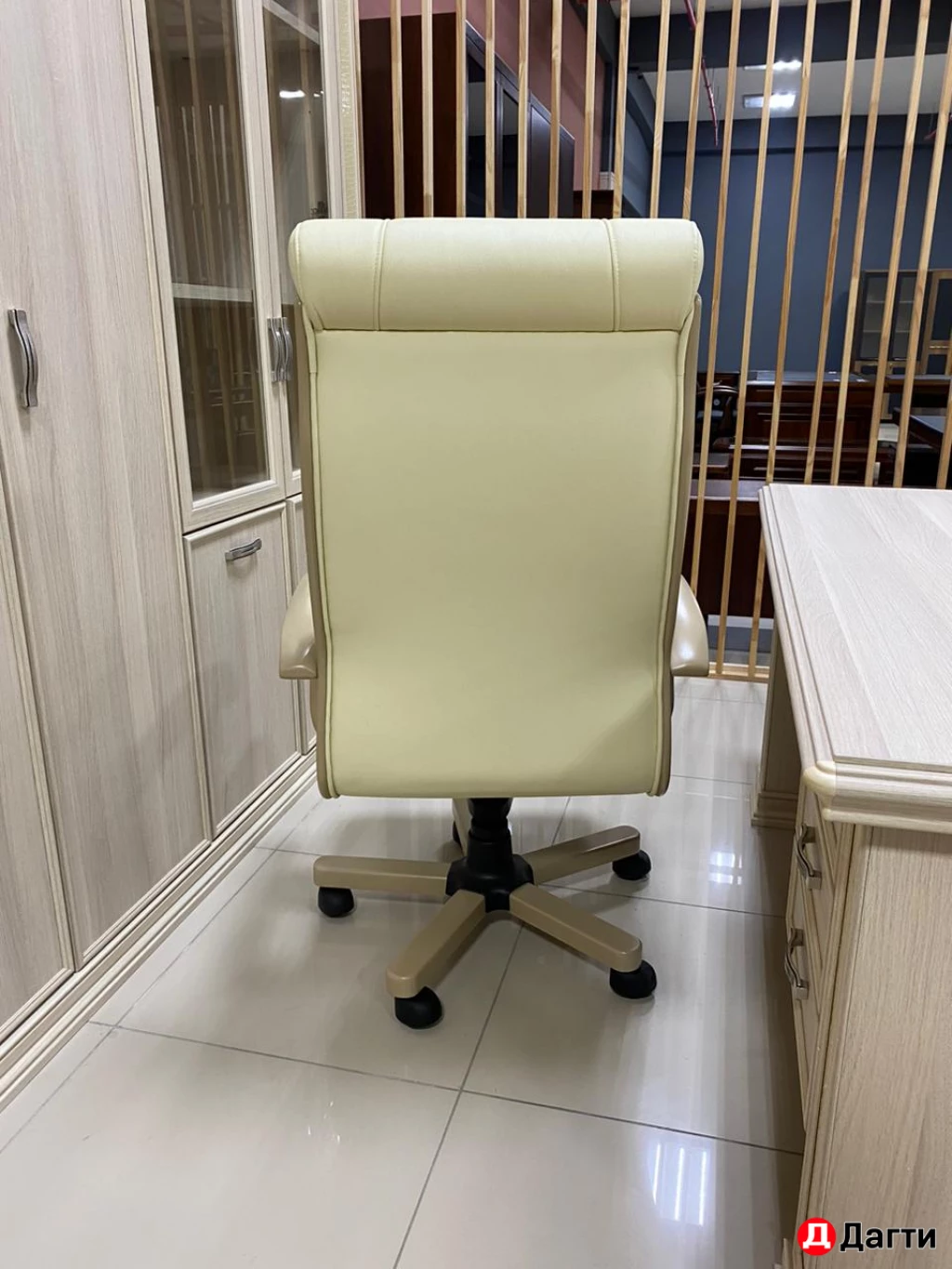 Кресло руководителя Дали DB-700M