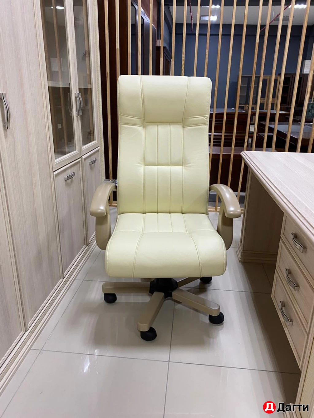 Кресло руководителя Дали DB-700M