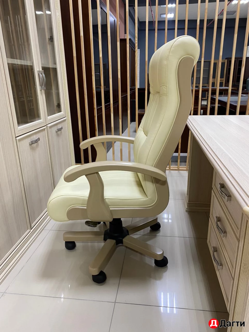 Кресло руководителя Дали DB-700M