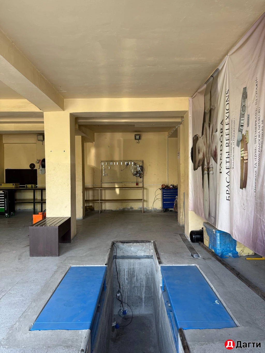 Гараж самообслуживания с подъемником