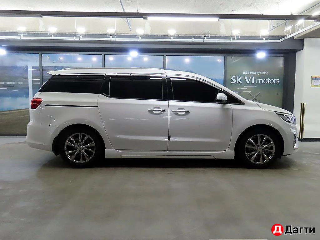 Kia Carnival, 20 года