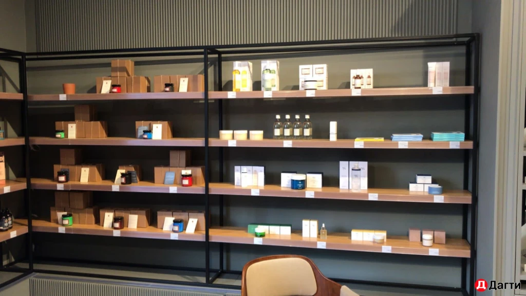 Островковый стеллаж и полки