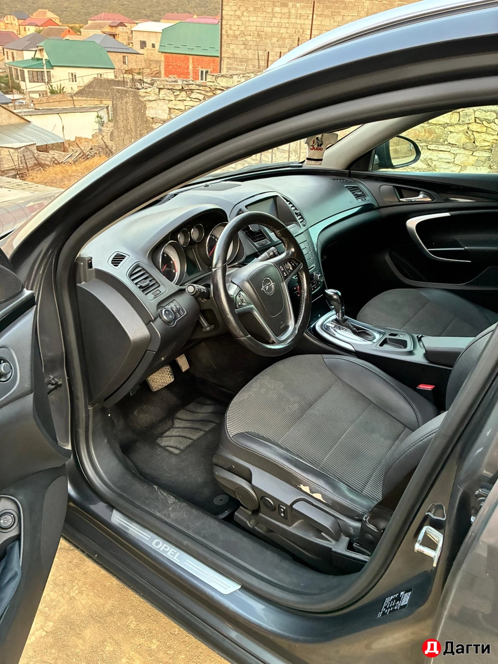 Opel Insignia, 2010 года