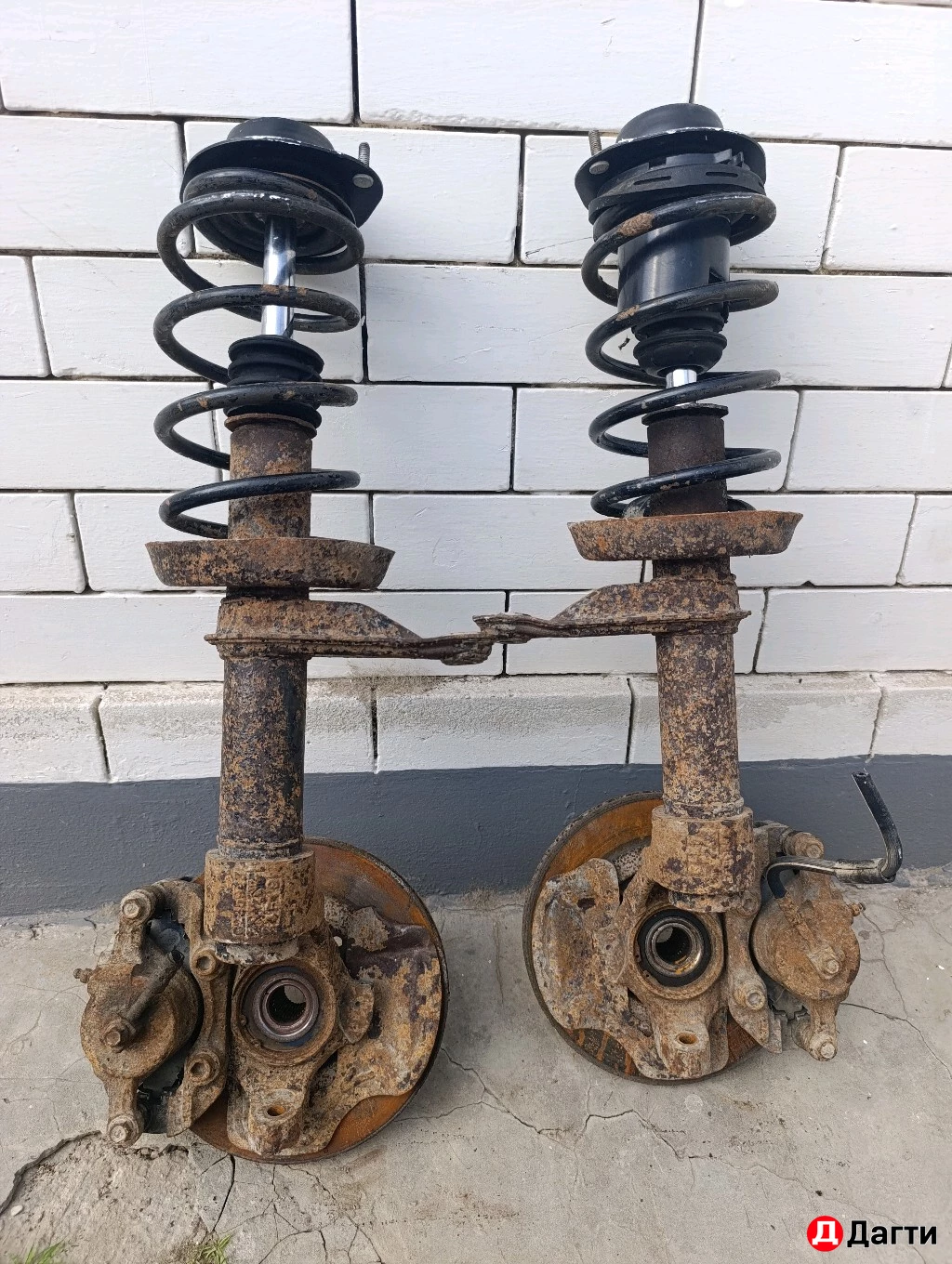 Стойки передние Daewoo Nexsia в сборе