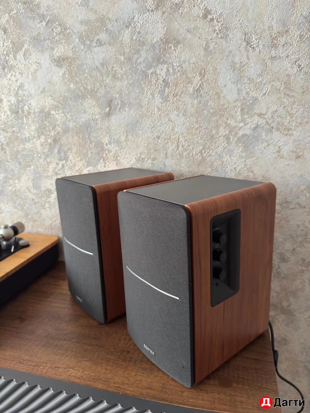 Виниловый проигрыватель, колонки