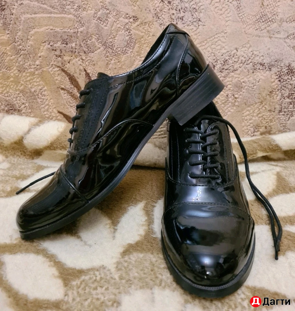 Женские туфли на шнурках