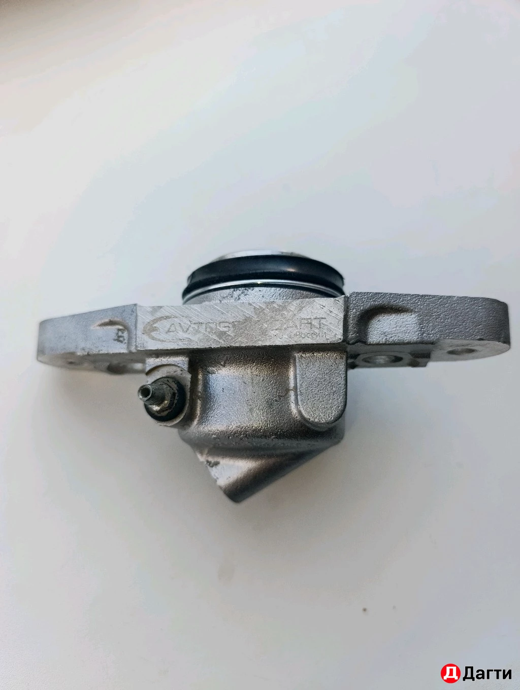 Передний тормозной цилиндр