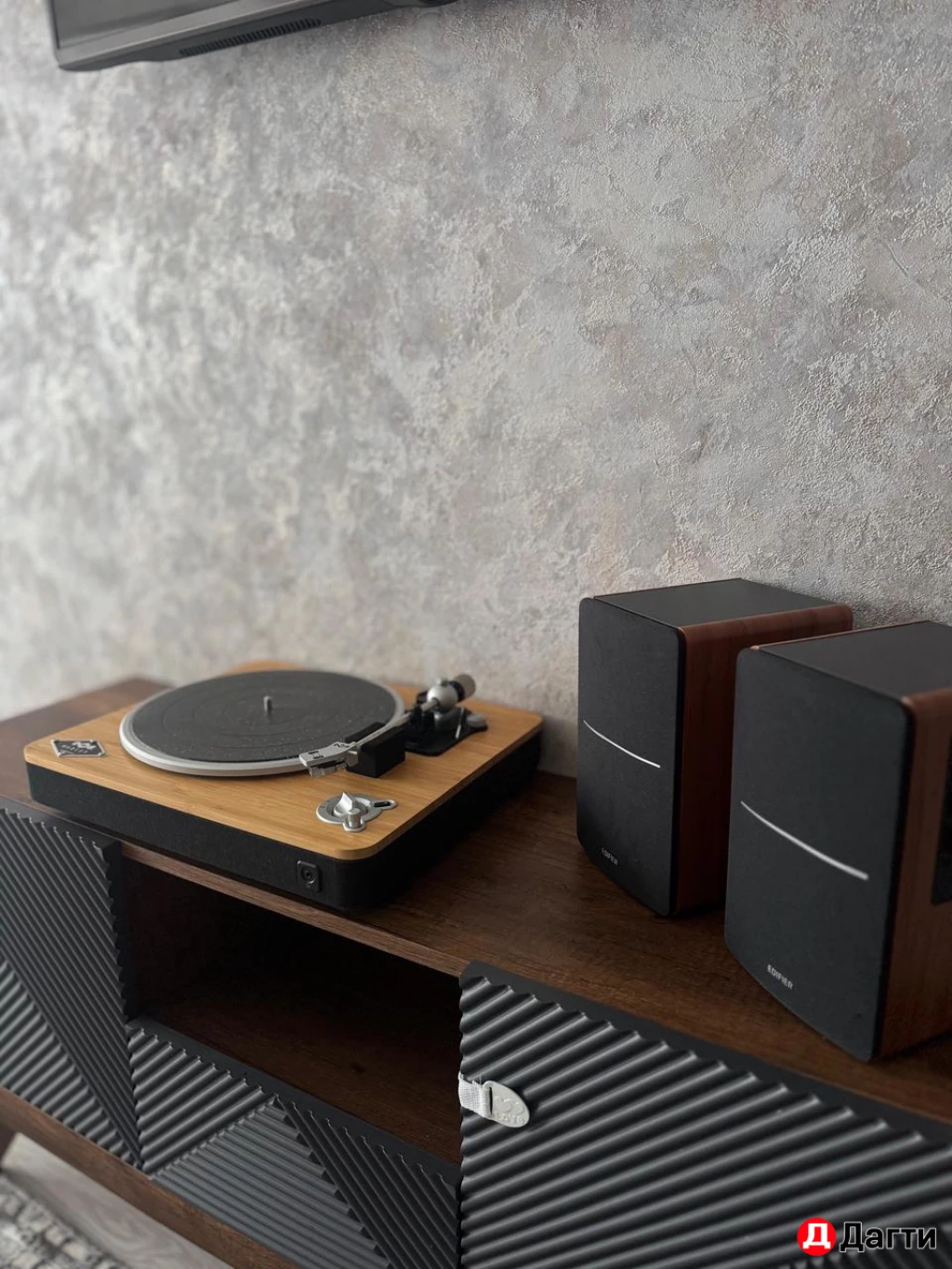 Виниловый проигрыватель, колонки