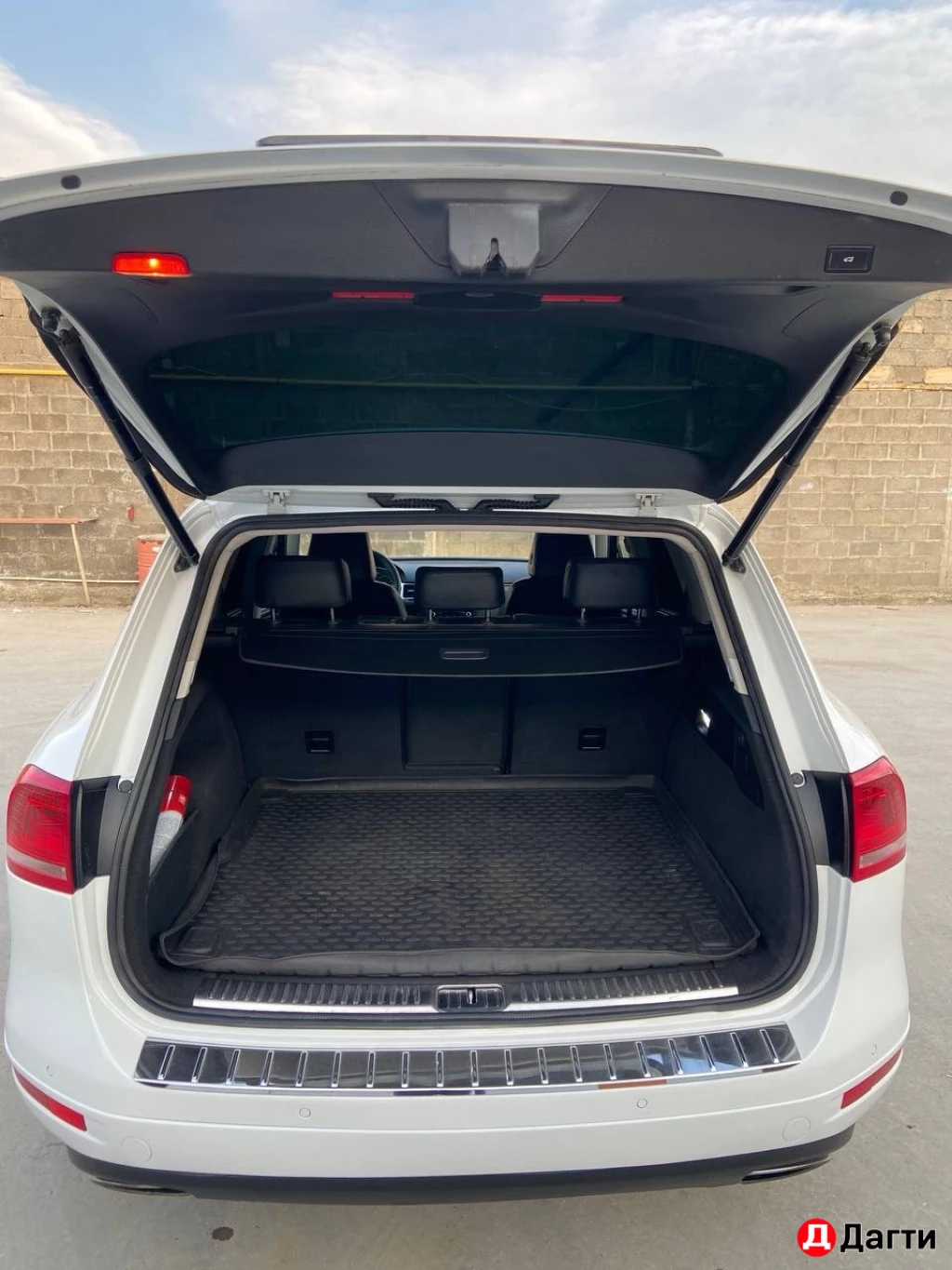 Volkswagen Touareg, 2012 года