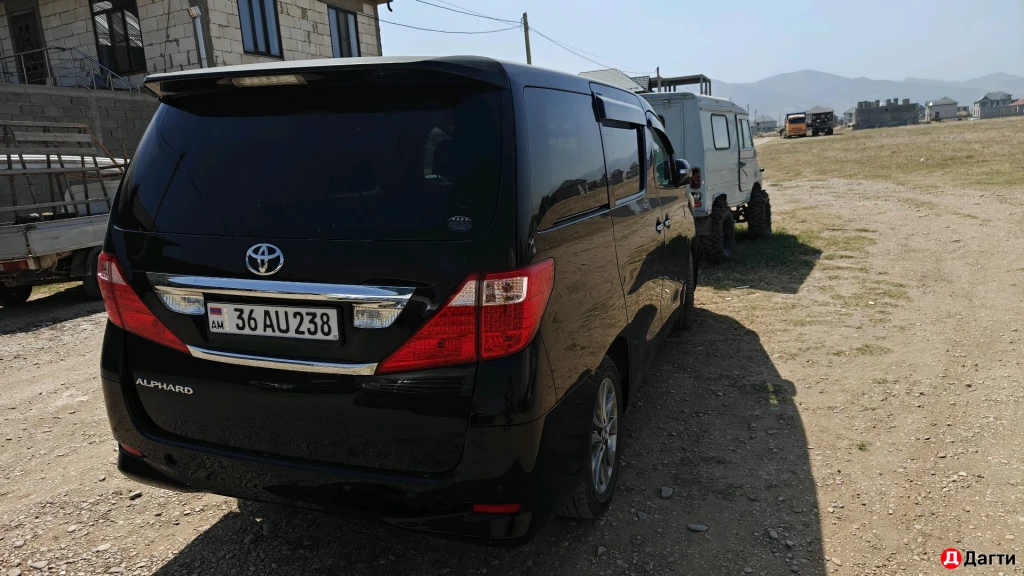 Toyota Alphard, 2010 года