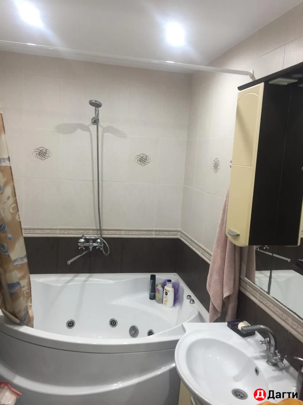 Квартира, 3 комнаты, 120 м²