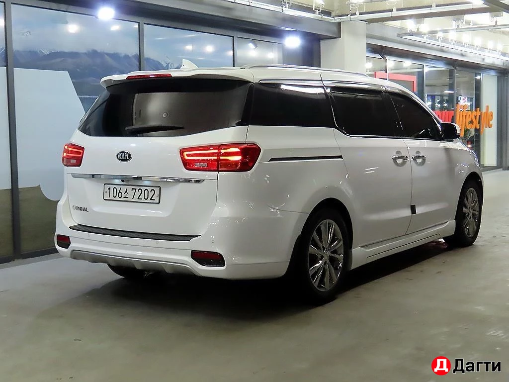Kia Carnival, 20 года