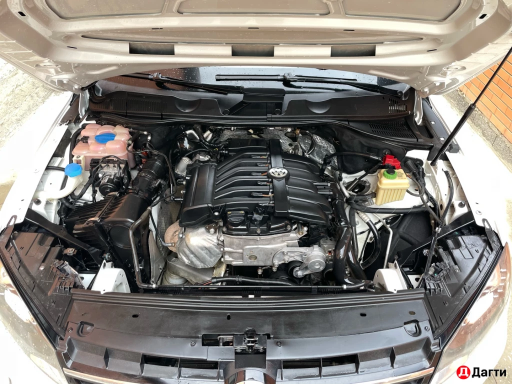 Volkswagen Touareg, 2012 года