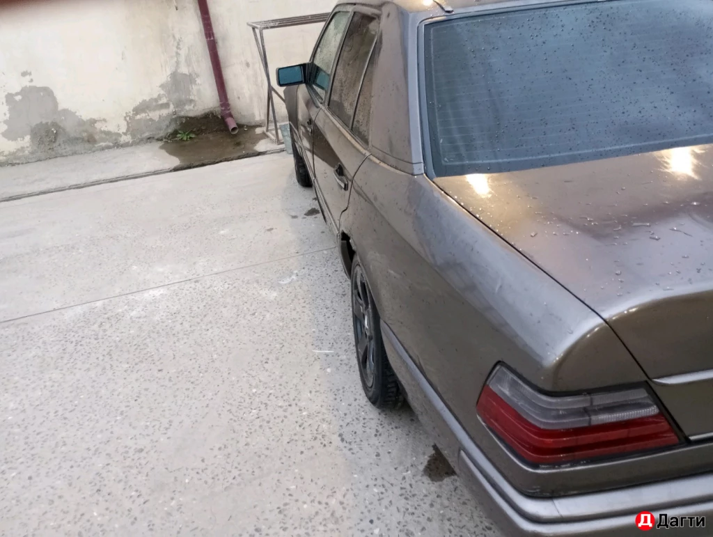 Mercedes-Benz E-Класс, 1989 года