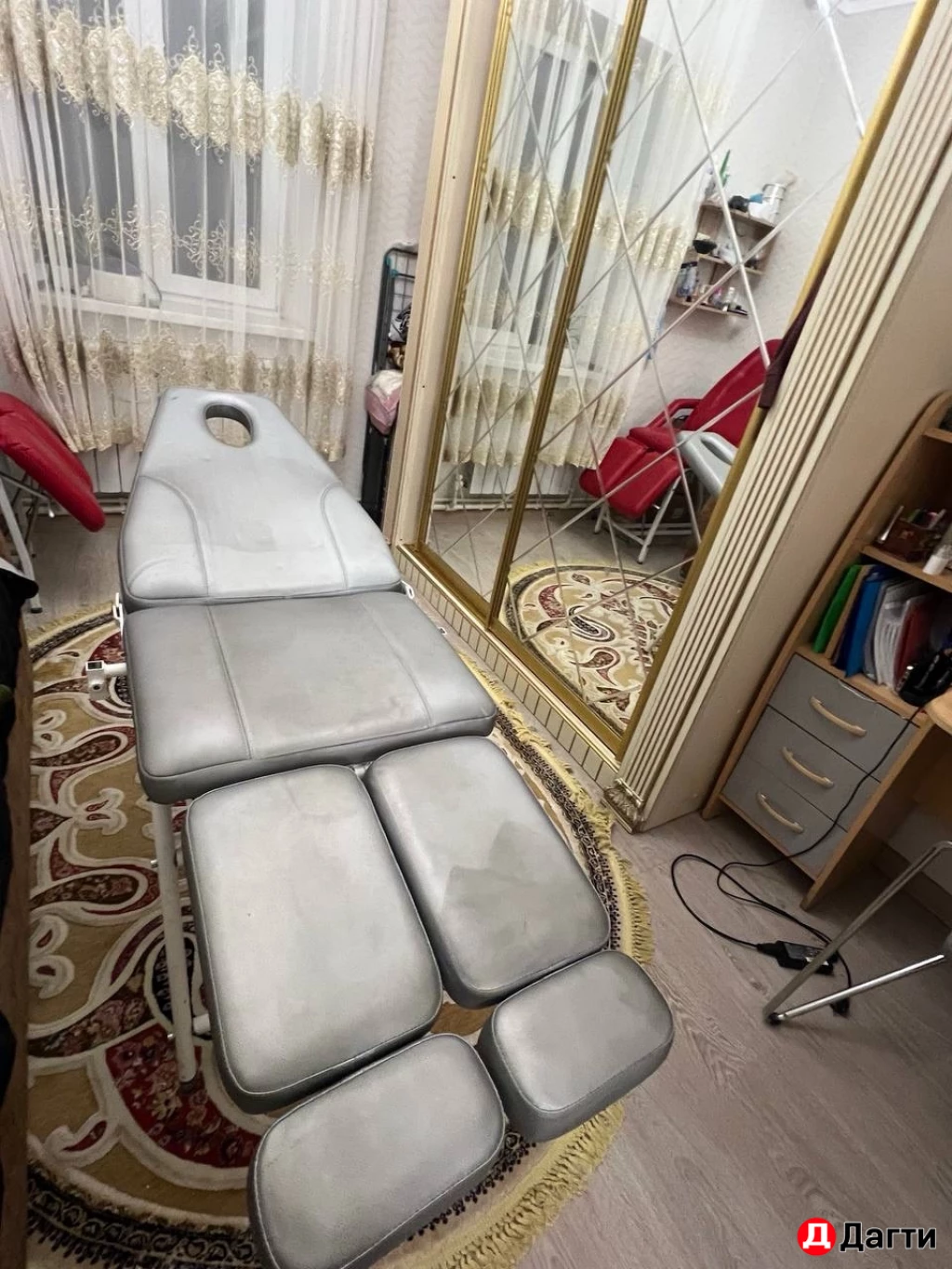 Кушетка косметологичкая .