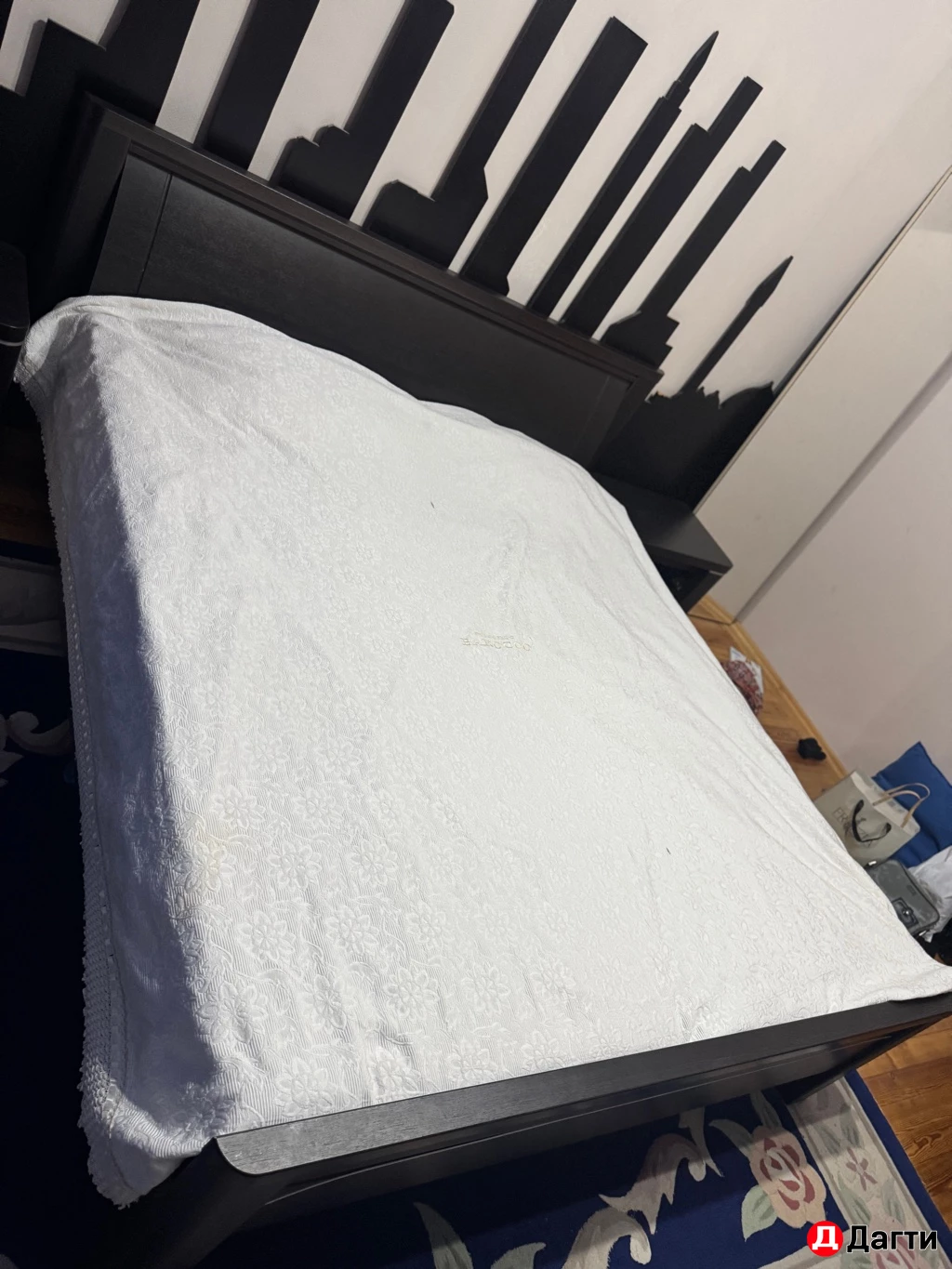 Двух спальная кровать