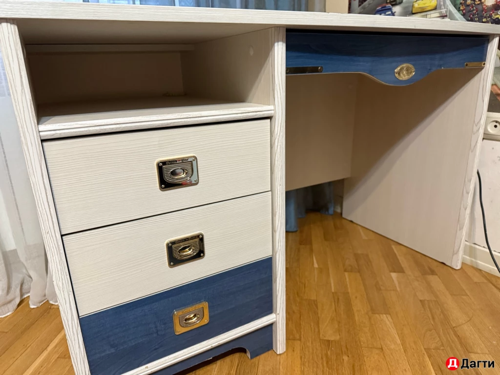 Письменный стол