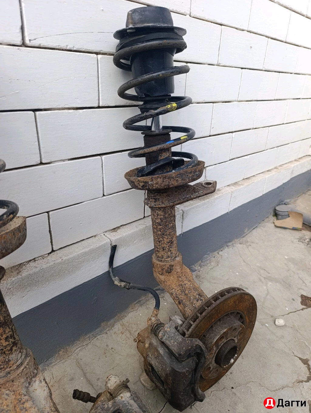 Стойки передние Daewoo Nexsia в сборе