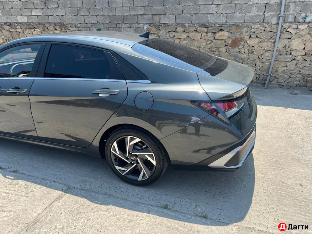 Hyundai Elantra, 2023 года