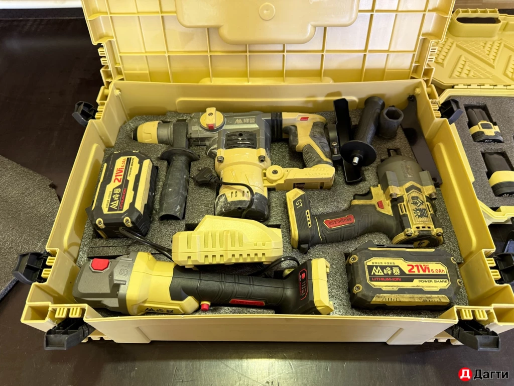 Гараж самообслуживания с подъемником