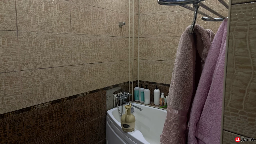 Квартира, 3 комнаты, 100 м²