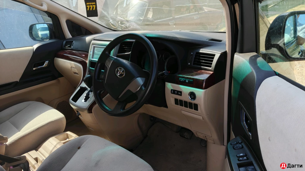 Toyota Alphard, 2010 года