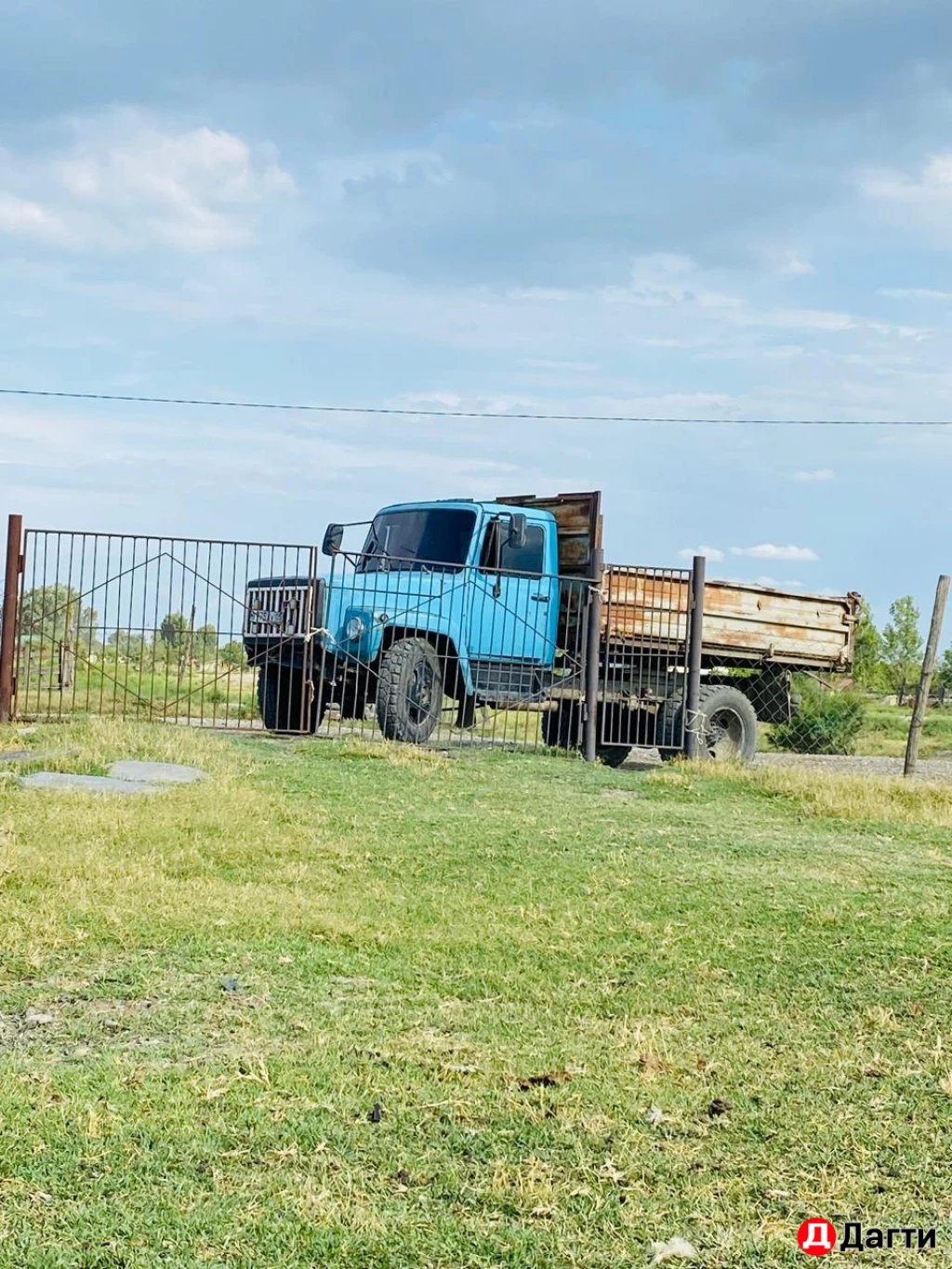 Грузовик самосвал