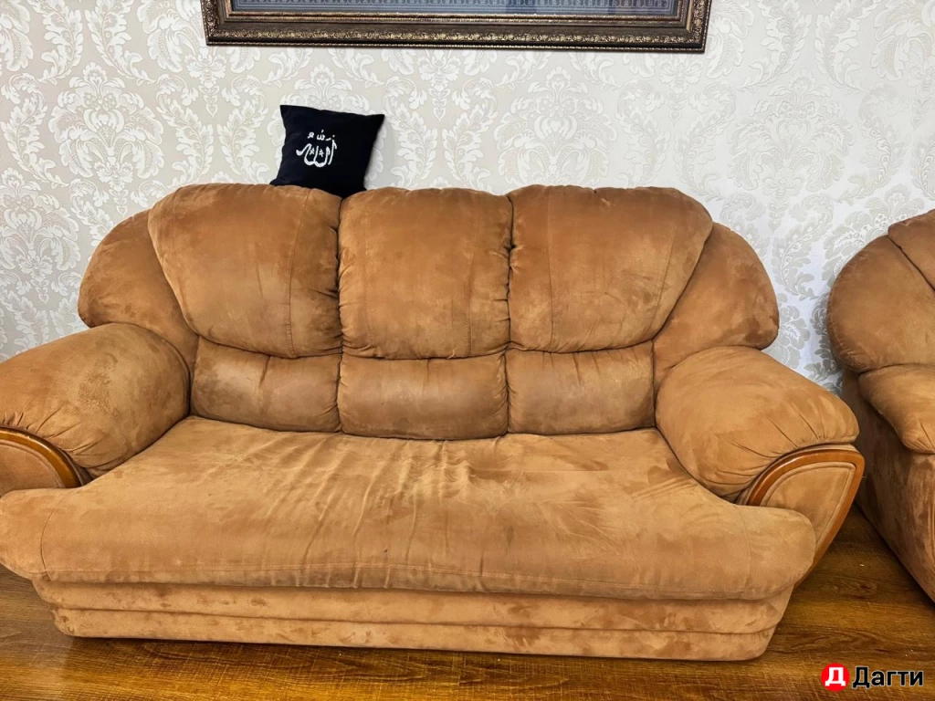 Диван и два кресла
