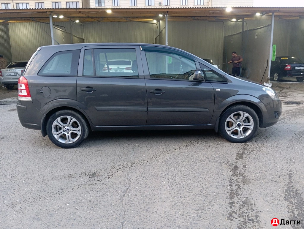 Opel Zafira, 2011 года