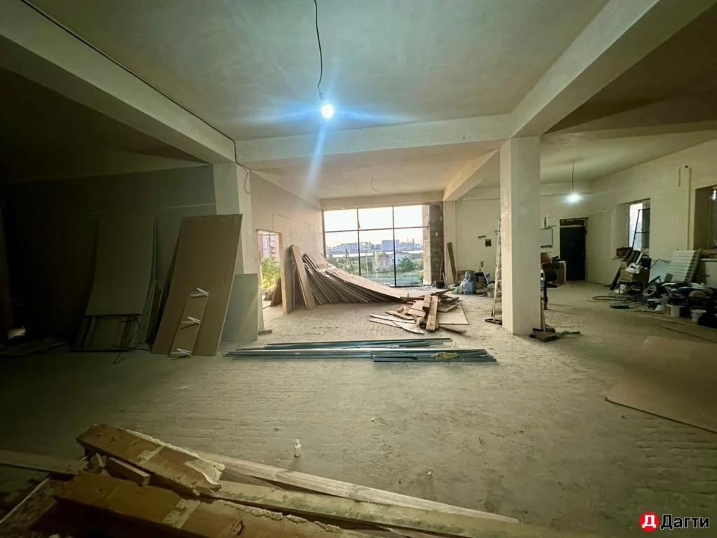 Помещение свободного назначения, 300 м², Собственник