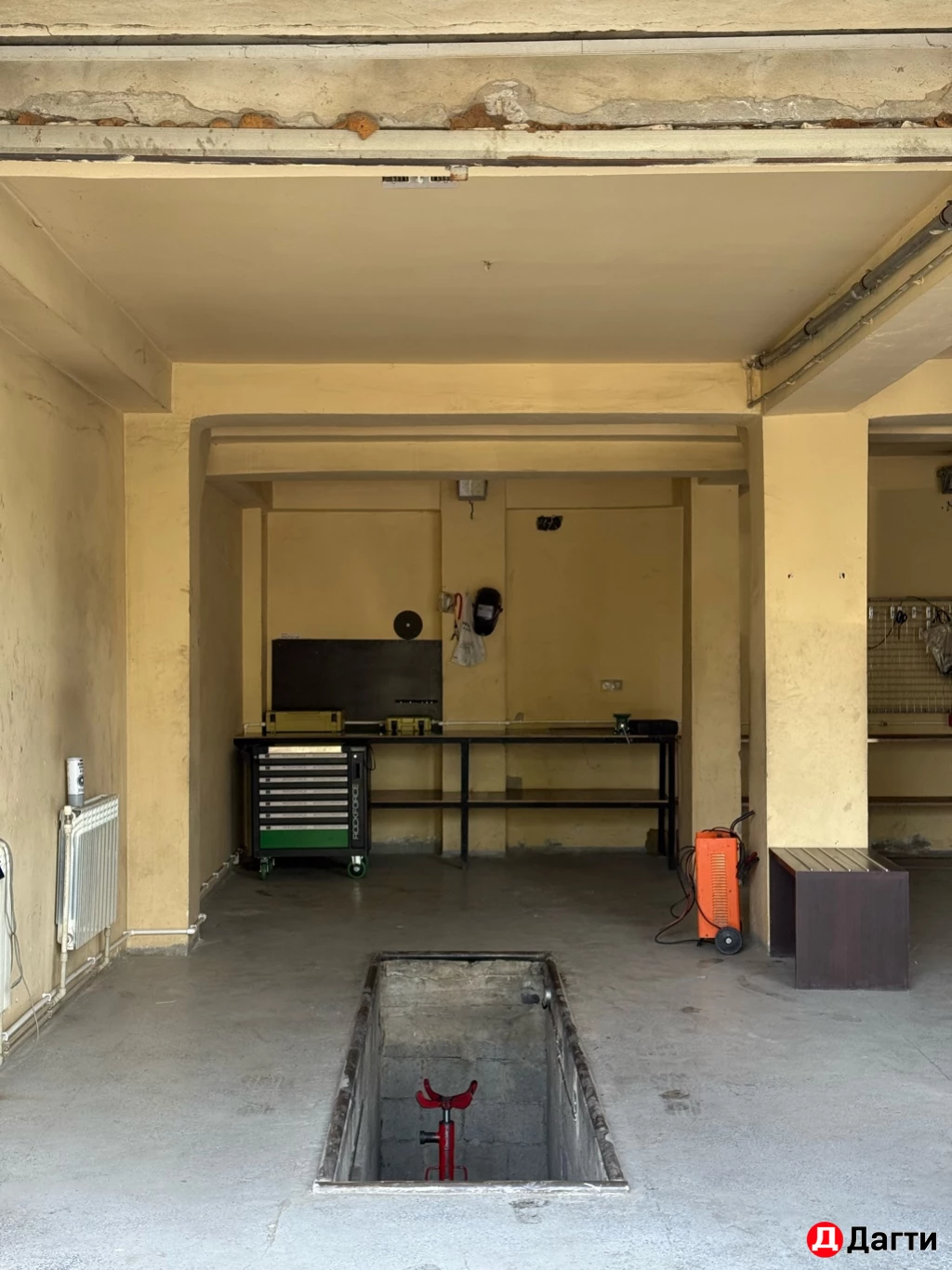 Гараж самообслуживания с подъемником