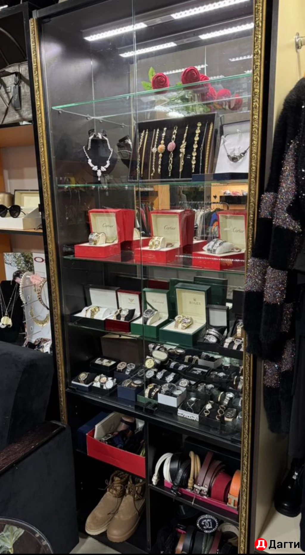 Шкаф витрина