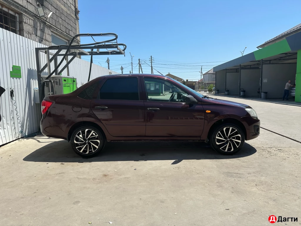 LADA (ВАЗ) Granta, 2013 года